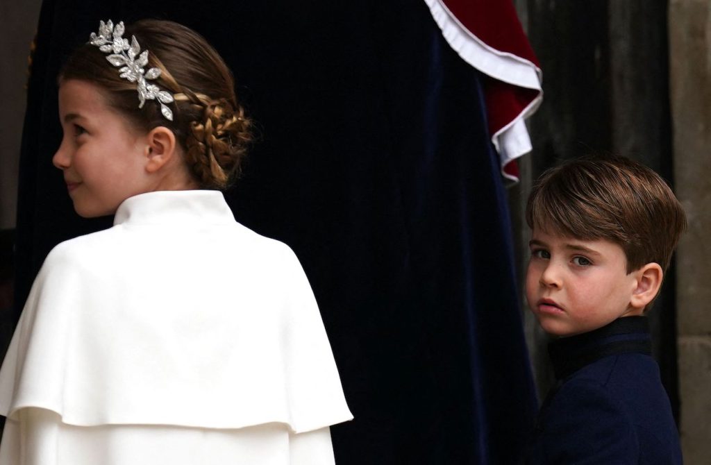 A coroação de Carlos III teve lugar no sábado, 6 de maio, em Londres, no Reino Unido. Numa cerimónia de mais de quatro horas e com tudo pensado ao detalhe, veja as imagens mais inesperadas dos mais novos: o príncipe George, Charlotte e Louis Arthur